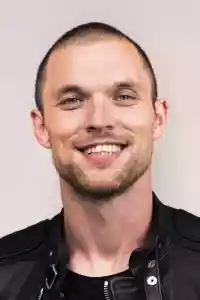 Photo de Ed Skrein