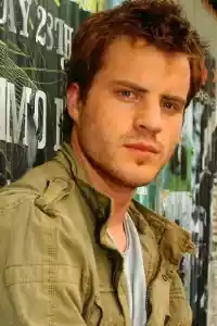 Photo de Robert Kazinsky