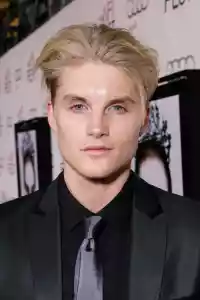 Photo de Toby Hemingway