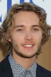 Photo de Toby Regbo